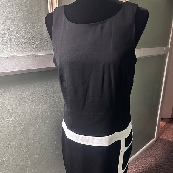 Sleeveless Black and White sheath dress never worn. - Picture 1 of 5